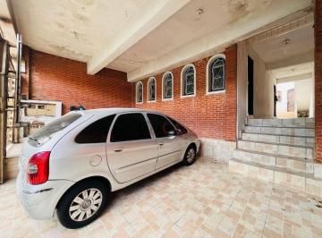 Casa · 300m² · 8 Quartos · 3 Vagas · Imóvel com 3 casas / 8 dormitórios / 3 vagas cobertas