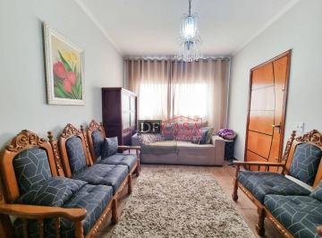Casa · 262m² · 5 Quartos · 2 Vagas · Casa Assobrada com 5 dormitórios sendo 2 suítes com 2 vagas de garagem.
