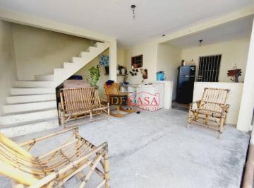 Casa · 70m² · 2 Quartos · 3 Vagas · 3 Casas no mesmo Terreno. 2 dormitórios cada e 5 vagas de garagem no total. à ve