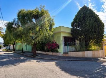 Casa · 372m² · 3 Quartos · 8 Vagas · Encantadora Casa à Venda no Jardim Coronel Peroba