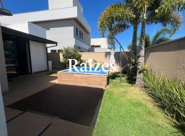 Casa · 250m² · 3 Quartos · 2 Vagas · Casa térrea com 3 suítes em condomínio fechado em Uberlândia