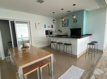 Casa · 560m² · 4 Quartos · 2 Vagas · Casa térrea de esquina, condomínio Santa Helena, Caçapava, 4 quartos e piscina com aquecimento solar