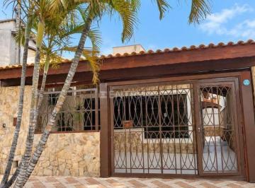 Casa · 140m² · 3 Quartos · 2 Vagas · Casa 3 quartos em Jardim Sarapiranga, Jundiaí: Churrasqueira e quintal