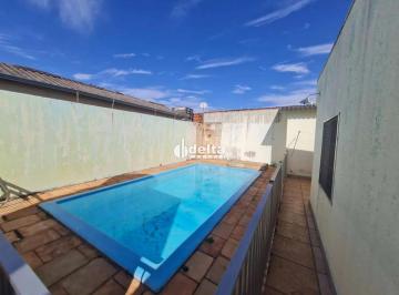 Casa · 360m² · 4 Quartos · 3 Vagas · Casa com 4 quartos sendo 1 suíte disponível para venda no bairro Martins em Uberlândia-MG