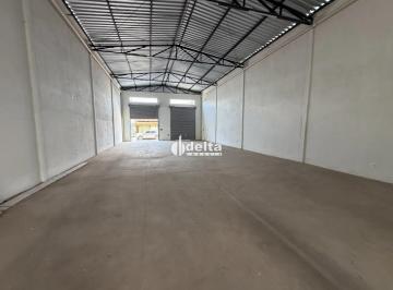 Comercial · 360m² · Galpão disponível para locação no bairro Brasil em Uberlândia-MG