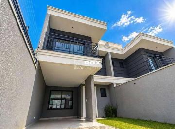 d937dfa1deec829e055fc86cc2fb4b7c4e42179d · Sobrado Triplex com 3 quartos, sendo uma suíte e quintal amplo à venda no bairro Hauer - Curitiba/PR
