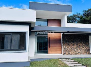 Casa · 240m² · 2 Vagas · CASA COM 3 SUÍTES EM GRAMADO