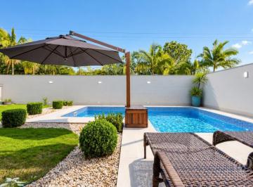 Casa · 290m² · 3 Quartos · 2 Vagas · Aluga-se casa com 3 suítes e piscina privativa no Condomínio Golden Park – Blumenau