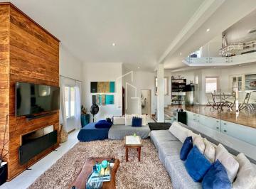 Casa · 300m² · 4 Quartos · 6 Vagas · Casa de Luxo na Granja Viana II: 4 Quartos, 2 Suítes, 5 Banheiros, 6 Vagas - Con