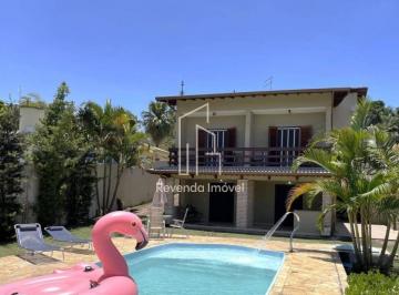 Casa · 460m² · 3 Quartos · 4 Vagas · Imperdível casa à venda em Cotia-SP: 3 quartos, 2 suítes, 1 sala, 2 banheiros, 4
