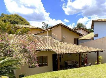 Casa · 450m² · 4 Quartos · 4 Vagas · Casa de Luxo à Venda em Cotia-SP: 4 Quartos, 2 Suítes, 1 Sala, 5 Banheiros, 4 Va