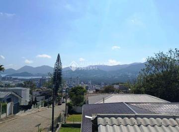 Casa · 260m² · 4 Quartos · 3 Vagas · Casa na Trindade com 3 suítes e vista de cinema!