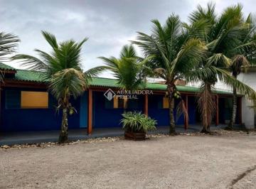 Casa · 200m² · 4 Quartos · 5 Vagas · Auxiliadora Predial aluga, Casa Reformada com 4 Dormitórios, Edícula, Amplo Terreno e 5 Vagas no Cam
