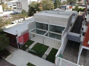 Comercial , Curitiba · Alugue na Prudente de Moraes: loja pronta com jardim e pé-direito de 7 m!