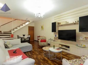 Living principal (sala de estar + TV) · Sobrado Residencial com Quintal na Vila Gopouva • 03 dorms + 02 vagas
