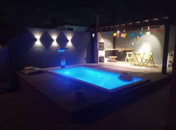 Casa de 5 quartos, Camaçari · Casa com 5 suítes, no pav. térreo gabinete e 1/4, climatizado, piscina e quiosque para locação.