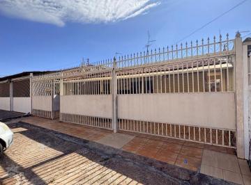 Casa de 3 quartos, Ceilândia · Lote QNN 07 Ceilândia com casa simples de 03 qts + barraco nos fundos
De frente à estação metrô.