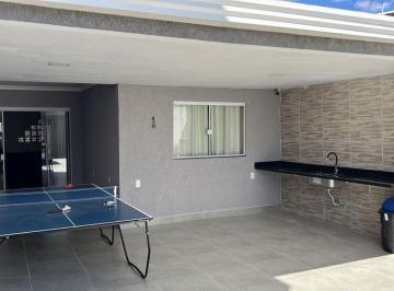 Casa de 3 quartos, Arniqueira · Casa de 200 m² com 3 quartos à venda em Arniqueira