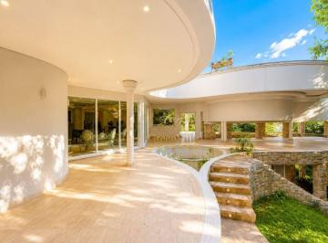 7e1639b404471138f35ede437c0bacfa7a8e4076 · Santa Felicidade, Parco Dei Principi, 1.300m², 6 suítes, 08 vagas,