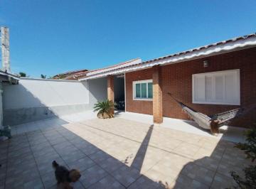 Casa de 2 quartos, Peruíbe · Casa à 800m do mar com área gourmet em Peruíbe.