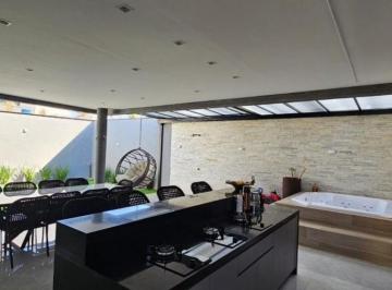 Casa de 4 quartos, São Paulo · ** Casa Espaçosa | 4 Dorms, 2 Suítes, 2 Vagas e Quintal**