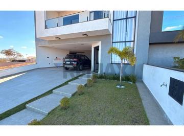 Casa · 237m² · 3 Quartos · Casa de Condomínio para venda em Jardim Pampulha de 236.75m² com 3 Quartos e 1 Suite