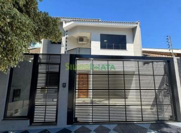Casa · 272m² · 3 Quartos · 2 Vagas · VENDA | Sobrado, com 3 dormitórios em Jardim Santa Helena, Maringá
