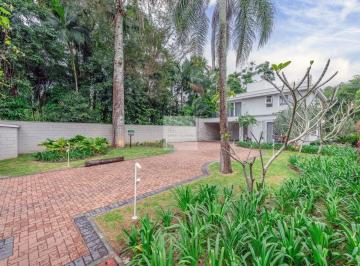 Casa · 310m² · 4 Quartos · 2 Vagas · Casa mobiliada com 4 suítes e 1850 m2 de terreno próximo ao centro de Blumenau-SC