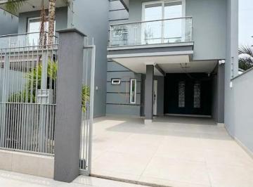 Casa · 134m² · 3 Quartos · 3 Vagas · Casa Sobrado com Piscina e Churrasqueira em Canoas