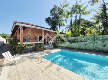 Casa · 180m² · 3 Quartos · 3 Vagas · Casa com piscina no bairro Guaraú em Peruíbe
