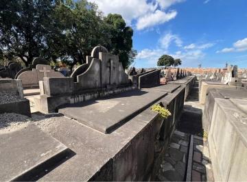 Terreno · Jazigo no Cemitério São Francisco Xavier (Caju)