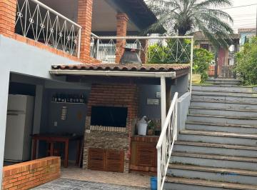 Casa · 240m² · 4 Quartos · 2 Vagas · Casa com 4 quartos, sendo 1 suíte, vaga e Piscina Bairro Cavalhada