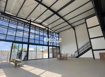 Comercial · 975m² · 17 Vagas · Prédio comercial disponível para locação no bairro Tabajaras em Uberlândia-MG