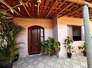 Casa · 240m² · 2 Quartos · 3 Vagas · CASA A VENDA NO BAIRRO JARDIM PLANALTO EM CAPIM BRANCO.
