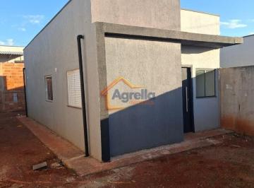 Casa · 50m² · 2 Quartos · 2 Vagas · CASA COM QUINTAL AMPLO E ESPAÇO PARA 2 CARROS