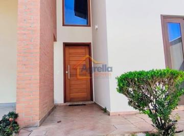 Casa · 153m² · 3 Quartos · CASA COM 3 QUARTOS, SUÍTE E AQUECIMENTO SOLAR