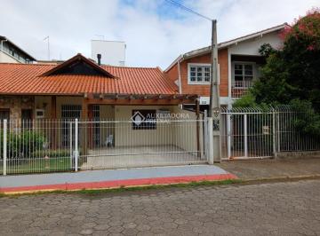 Casa · 198m² · 4 Quartos · 2 Vagas · Canto de Canasvieiras , casa com 4 suites, menos de 200m mar.
