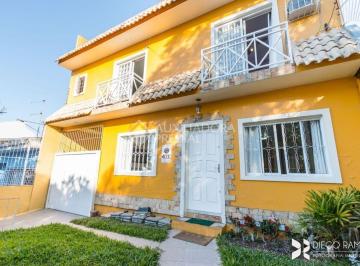29 · Amplo sobrado de 237,64 m², com 3 dormitórios, suíte com closet e sacada, 4 vagas na Tristeza