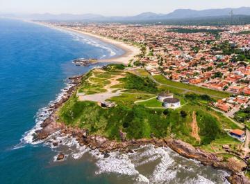 q8ejy02ywe5yjzlngmxztdk_md · Casa térrea 4 dormitórios s com piscina em Itanhaém