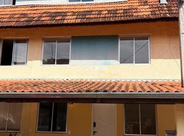 Casa · 90m² · 3 Quartos · Casa à venda - em Pinheirinho