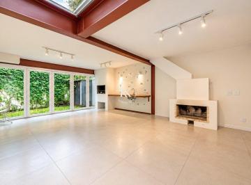 Casa · 450m² · 4 Quartos · 1 Vaga · Casa Reformada com Terraço, Lareira e Churrasqueira à Venda no Centro Histórico - Porto Alegre