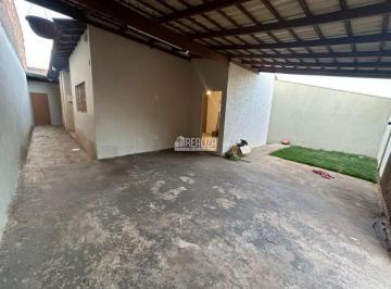 img0 · Casa com 4 Quarto(s) e 2 banheiro(s) para Alugar, 180 m² por R$ 2160 / Mês