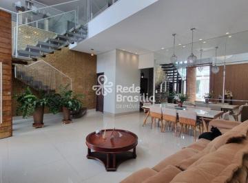 Casa · 641m² · 5 Quartos · 4 Vagas · Linda casa, com 4 suítes, Piscina com cascata, sauna, Condomínio fechado