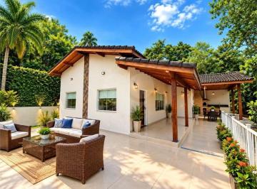 Casa · 160m² · 2 Quartos · 6 Vagas · Condomínio com 2 quartos à venda em Caraguatá - SP