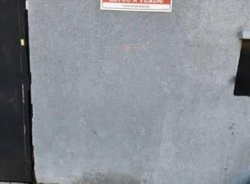 Foto 1 · Salão com 134 m² e mezanino nos fundos.