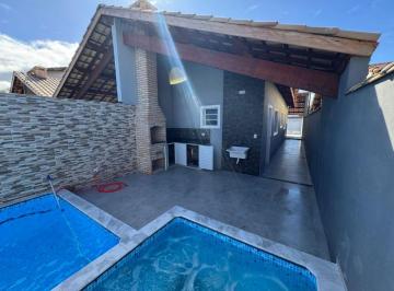 Casa de 2 quartos, Peruíbe · Casa com piscina e área gourmet em Peruíbe.