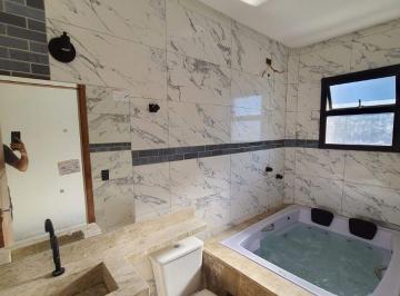 Casa de 3 quartos, Praia Grande · Casa de 150 m² com 3 quartos à venda na Vila Caiçara
