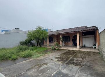 Casa de 2 quartos, Peruíbe · Casa com 2 quartos e espaço para piscina em Peruíbe