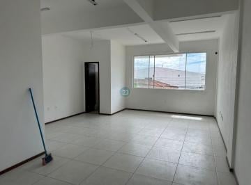 Foto 04 · Alugo sala comercial, com 39m²,  10 vagas de estacionamento rotativo, próximo Avenida Leoberto Leal,