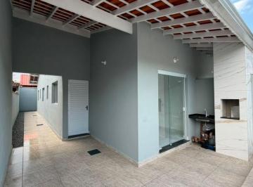 Casa de 2 quartos, Itanhaém · Casa com Piscina e Churrasqueira a 400 Metros do Mar em Itanhaém